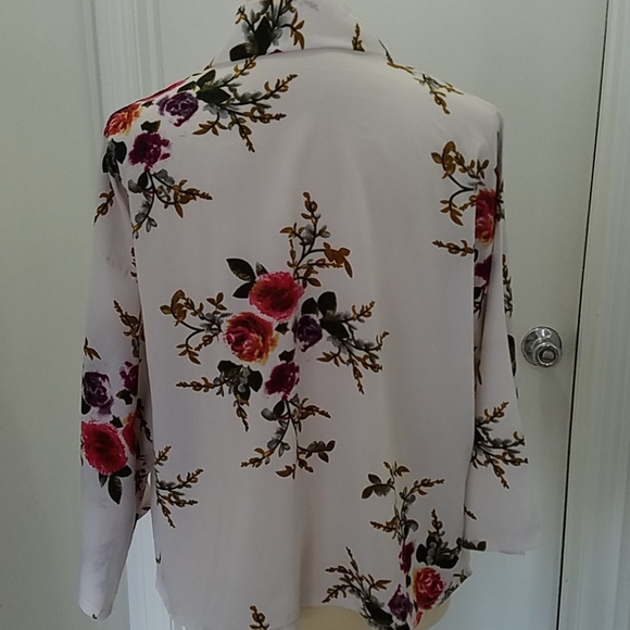 Floral Open Front Kimono NWOT - Picture 5 of 6